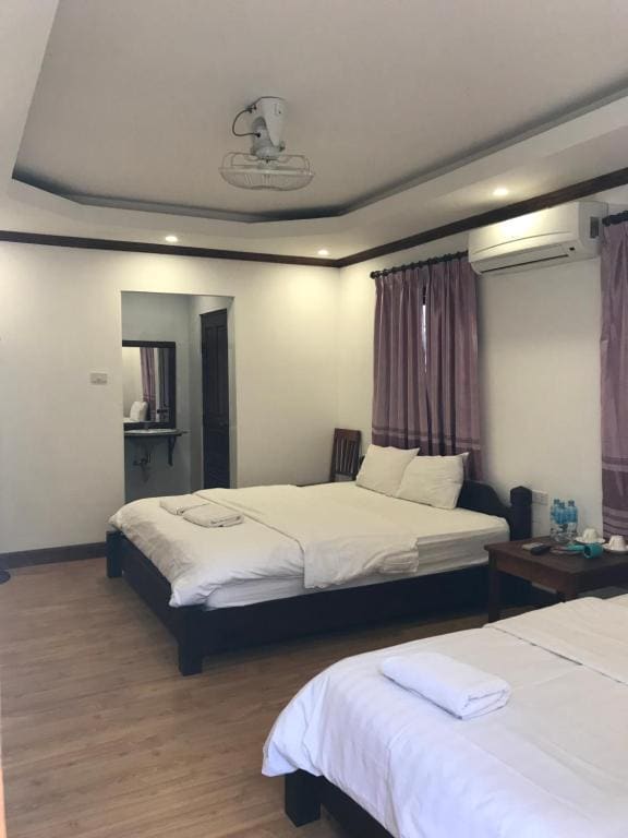 Superior Triple Room room - Image 1