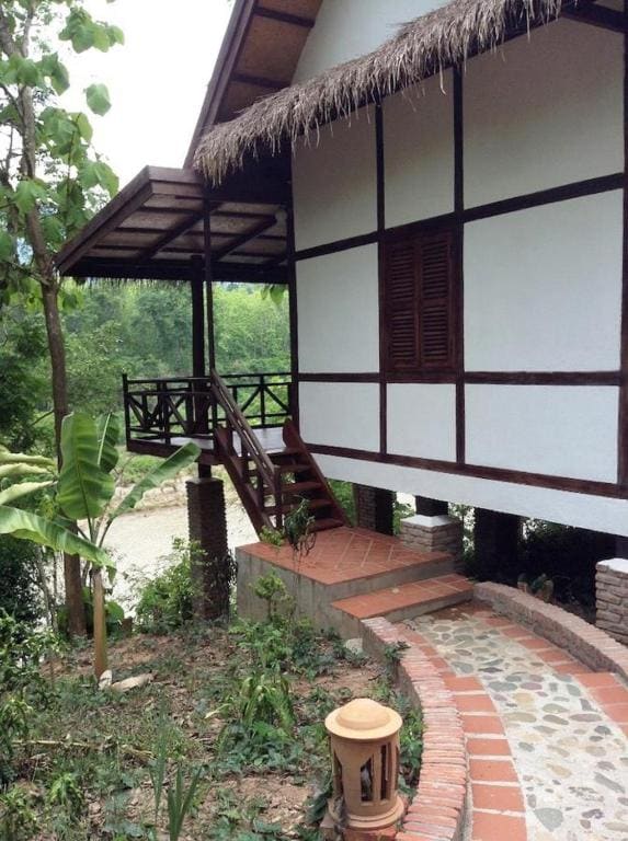 Superior Double or Twin Bungalow with River View room - Image 2