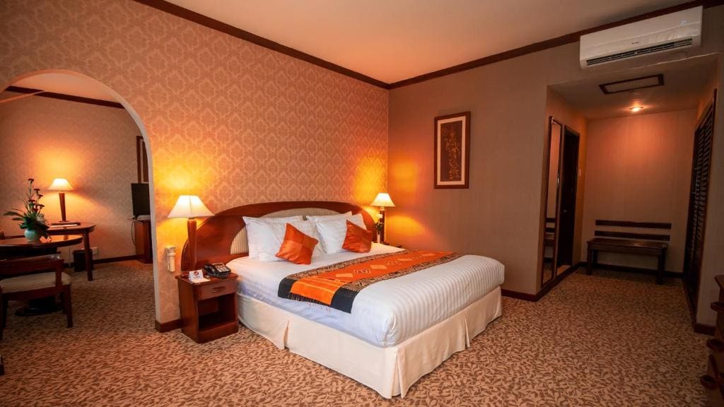 Executive Suite room - Image 1