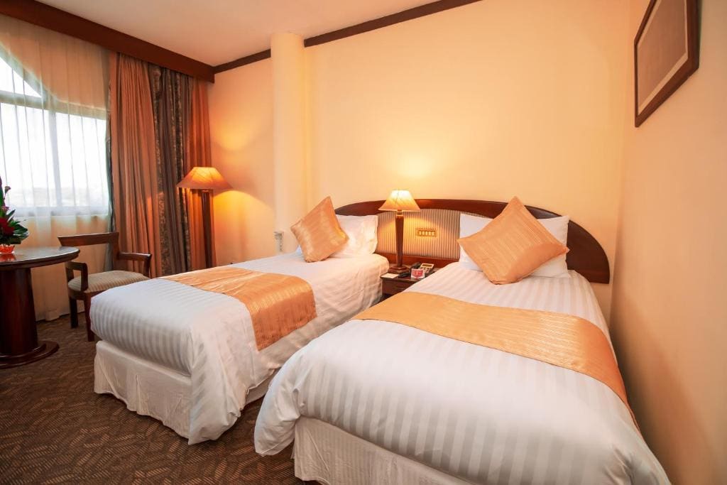 Deluxe Twin Room room - Image 2