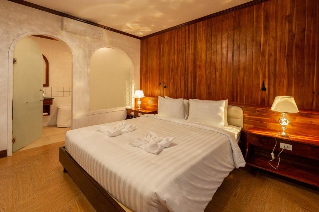 Deluxe Double Room room - Image 2