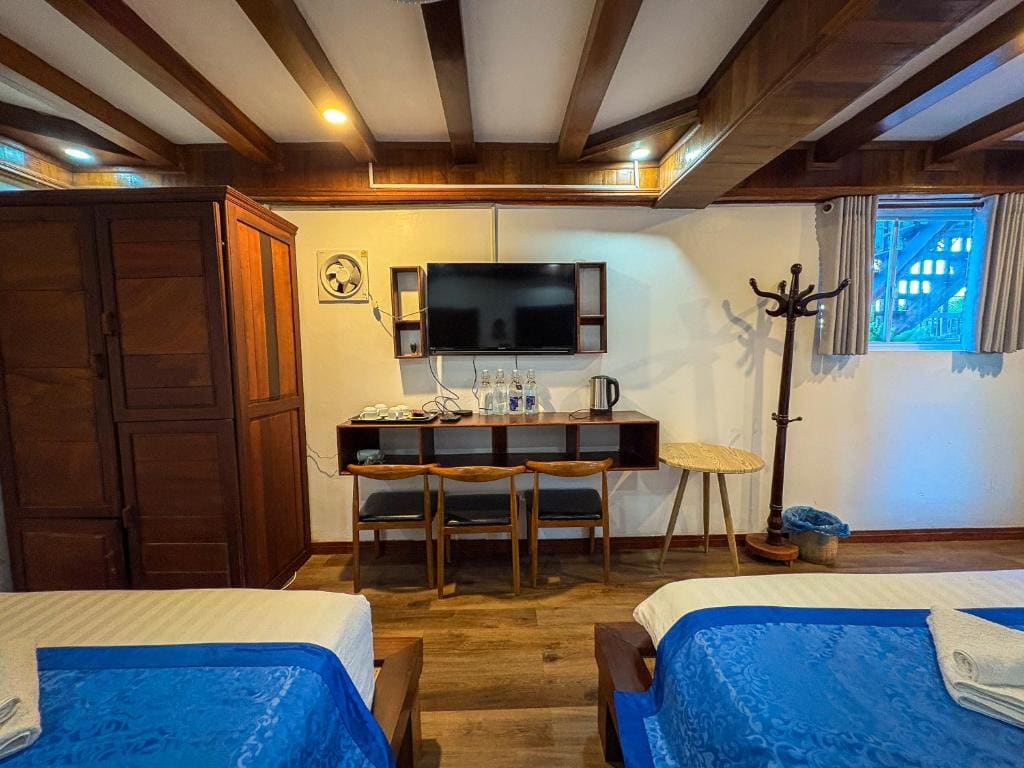 Deluxe Doube Room With Balcony Riverview room - Image 3