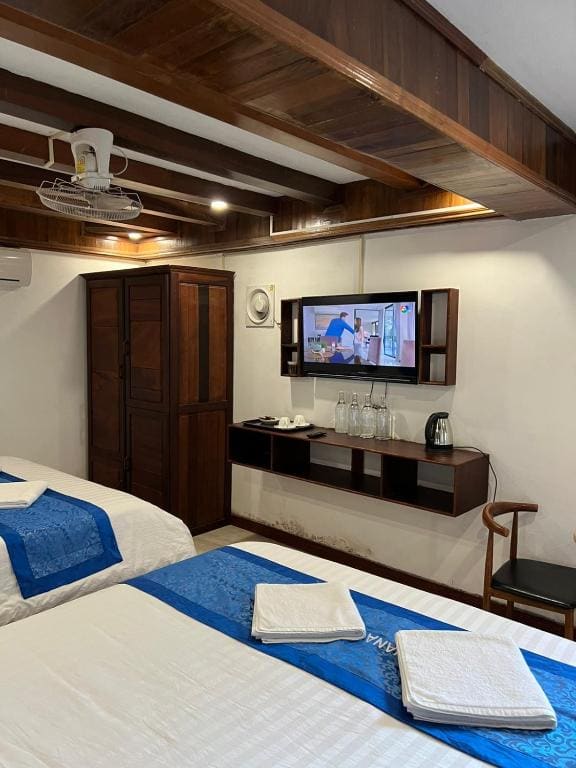 Superior Quadruple Room room - Image 2
