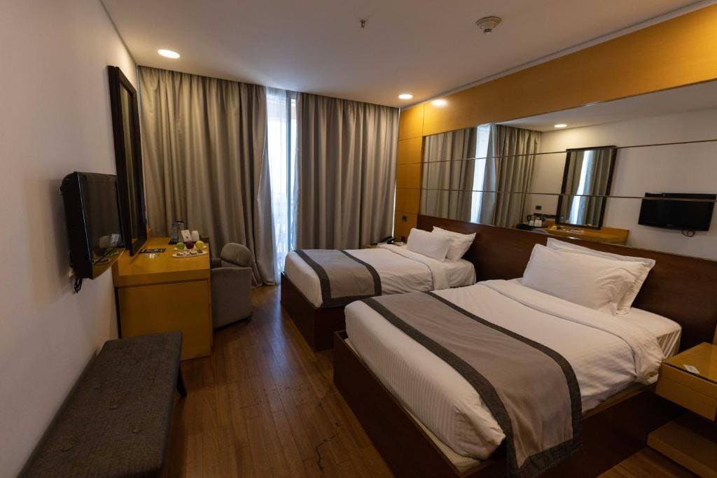 Double Room with Balcony room - Image 3