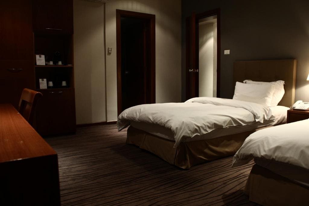 2 Connecting Rooms room - Image 3