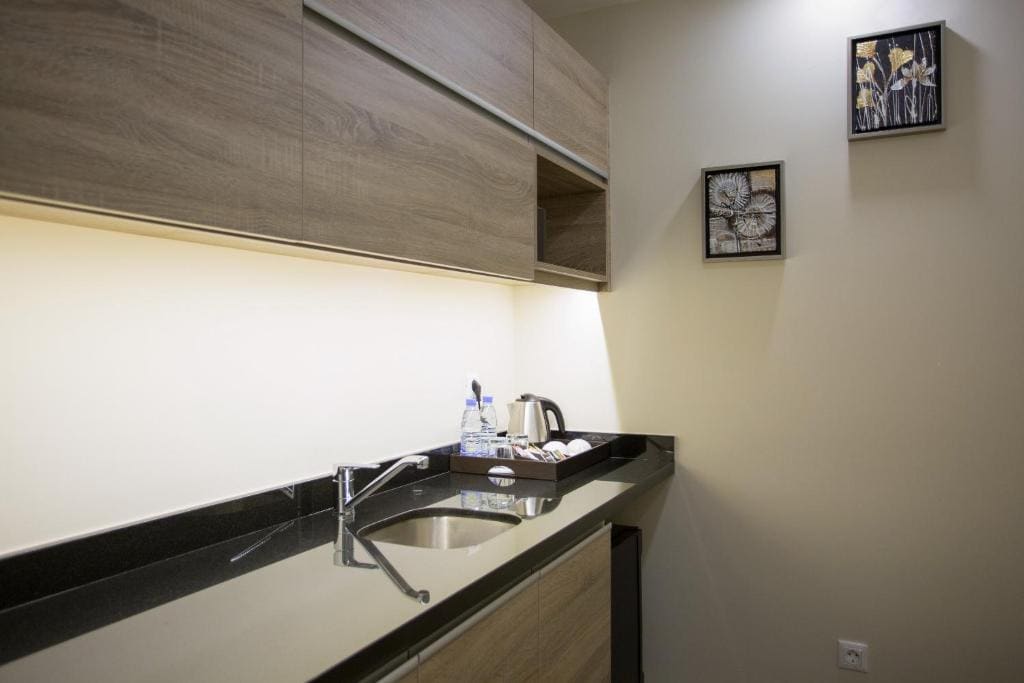 Two-Bedroom Suite with Sea View room - Image 3