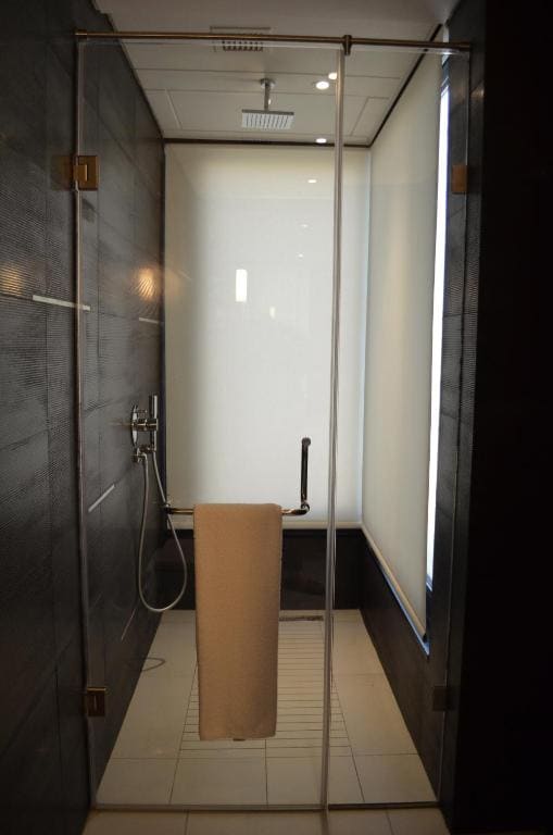 Executive Single Room with City View room - Image 3