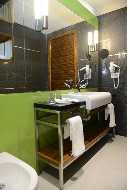 Executive Single Room with City View room - Image 2