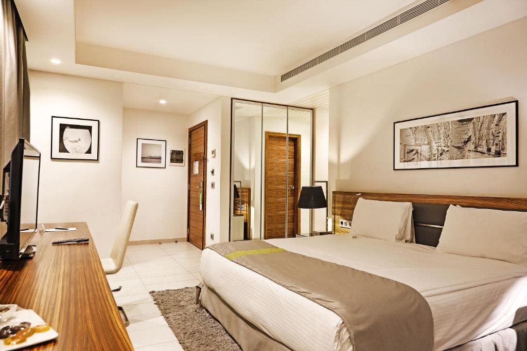 Deluxe King Room room - Image 2