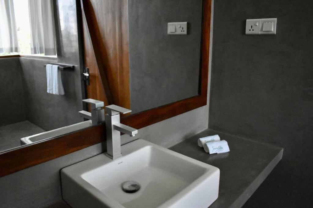Deluxe Double Room with Balcony room - Image 2