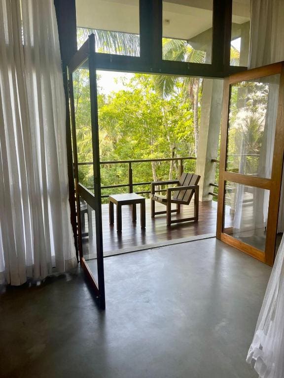 Deluxe Double Room with Balcony room - Image 3