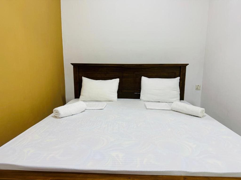 Double Room with Private Bathroom room - Image 3