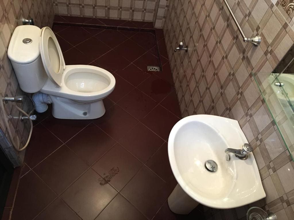 Family Room with Bathroom room - Image 2