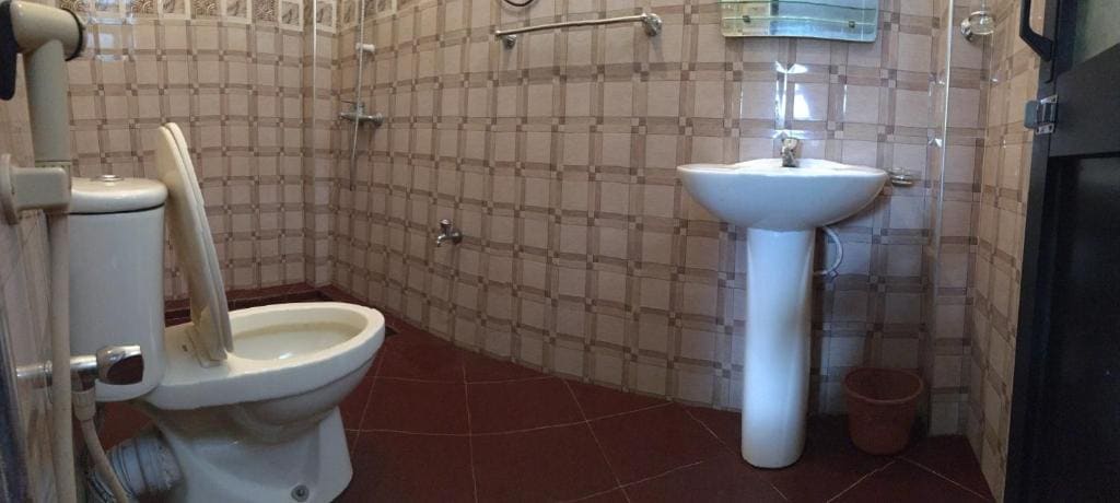 Family Room with Bathroom room - Image 3