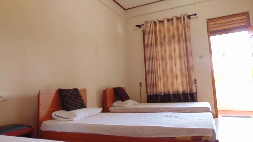 Standard Family Room room - Image 3
