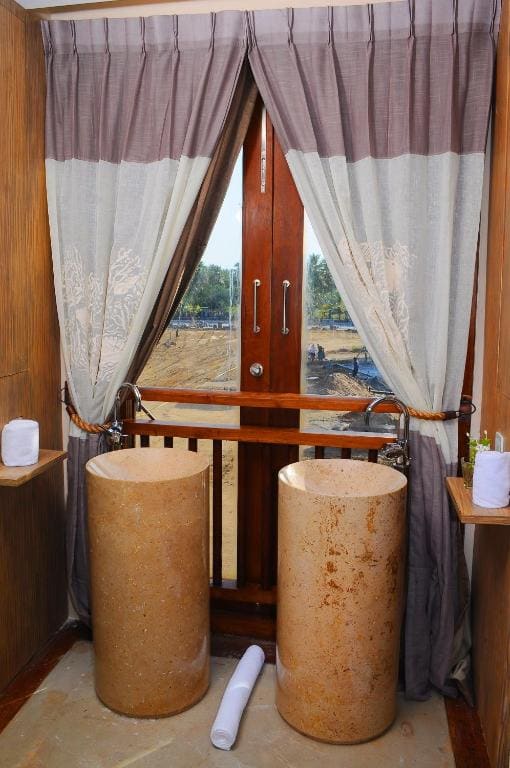 Superior Double or Twin Room room - Image 3