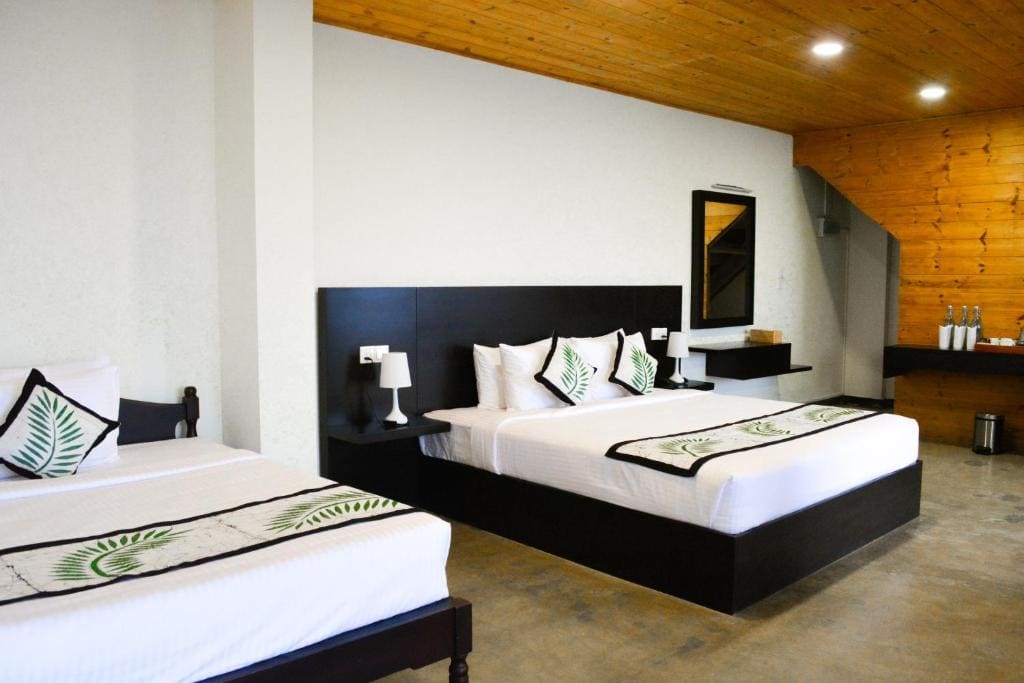 Deluxe Quadruple Room room - Image 1