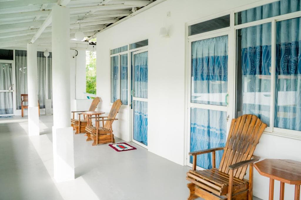 Double Room with Pool View room - Image 3