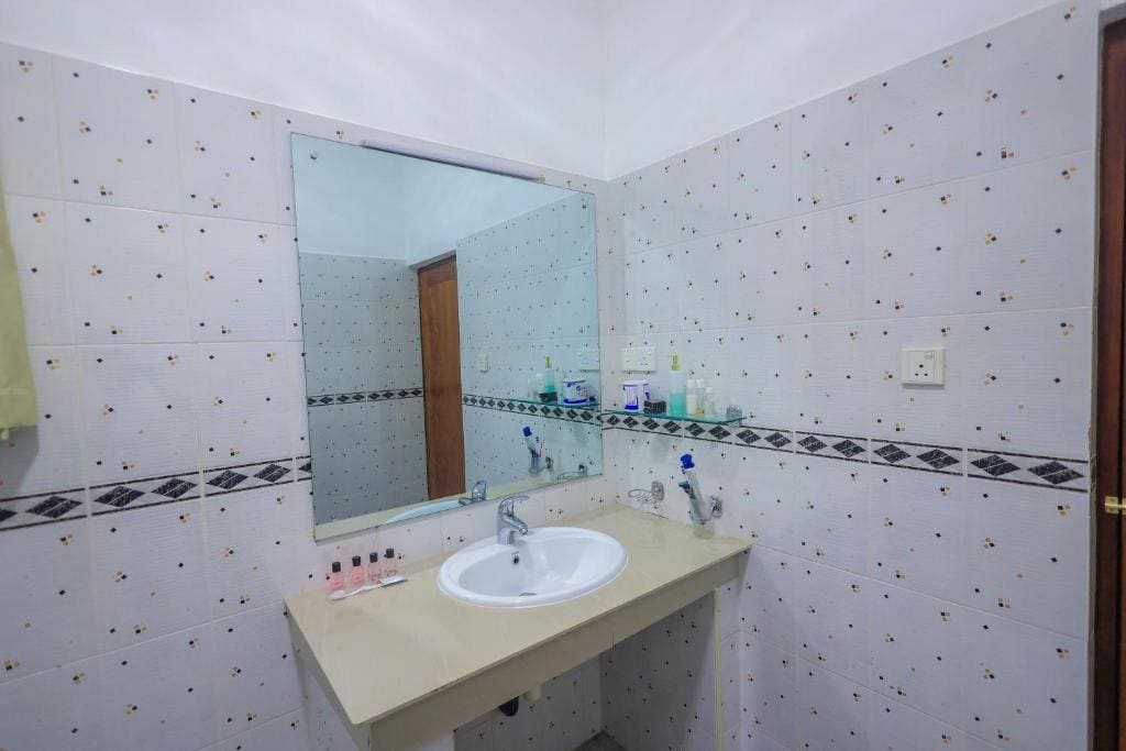 Double Room with Private Bathroom room - Image 2