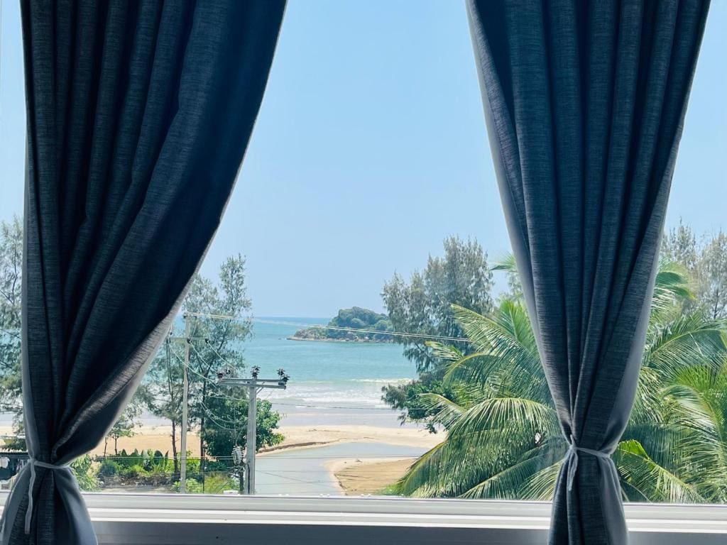 Deluxe Double Room with Balcony and Sea View room - Image 2