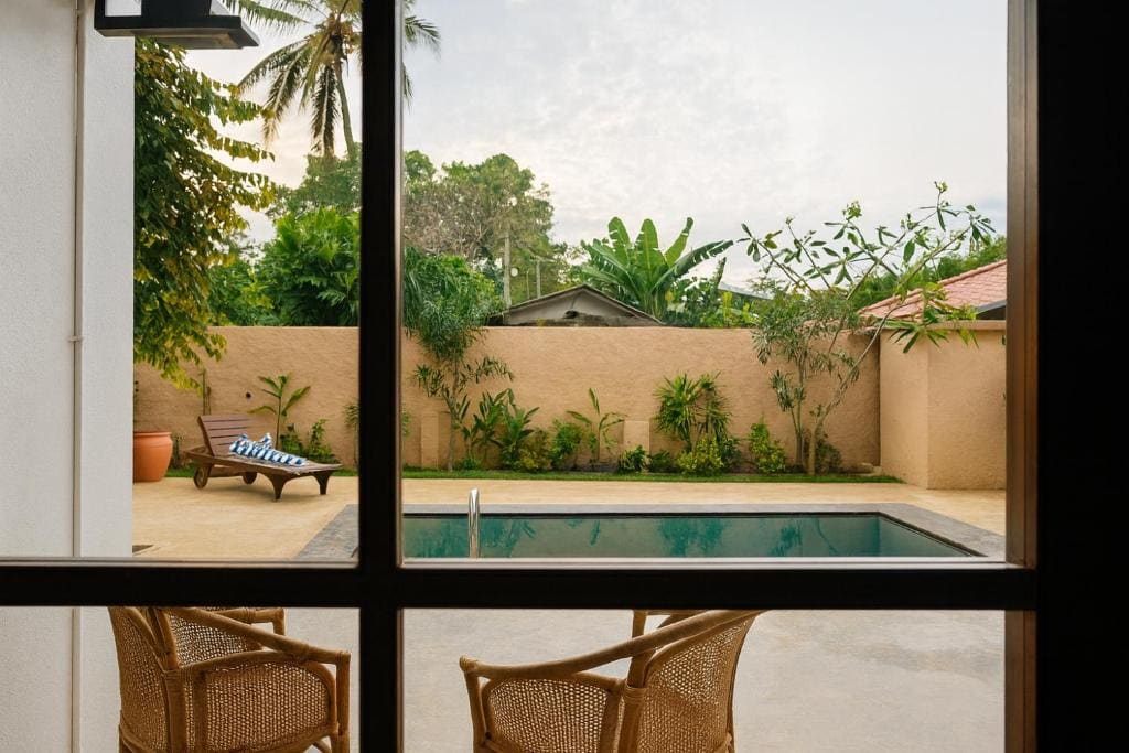 Double Room with Pool View room - Image 2