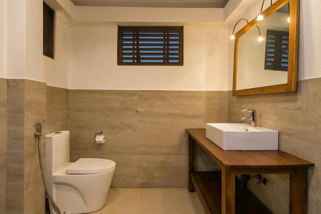 Single Room with Private Bathroom room - Image 3