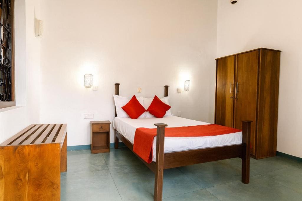 Single Room with Private Bathroom room - Image 1