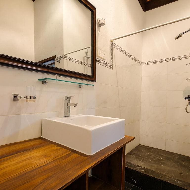 Single Room with Private Bathroom room - Image 2