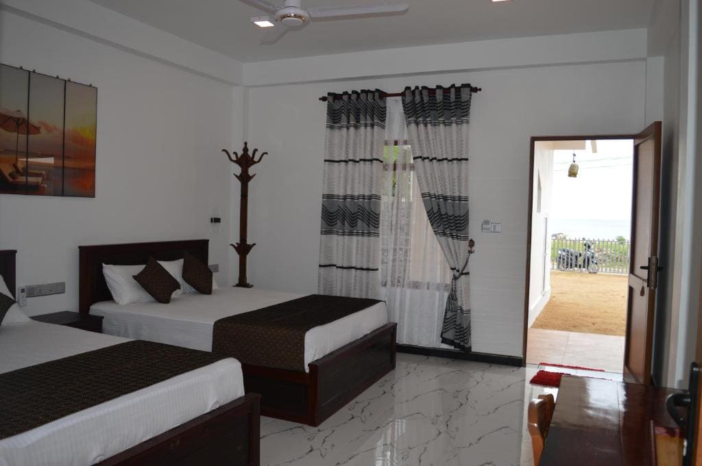 Deluxe Triple Room room - Image 1