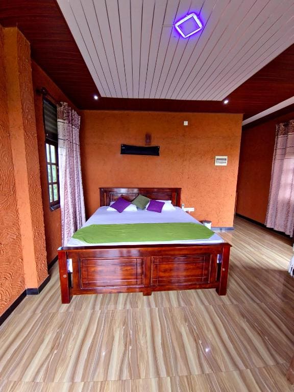 Standard Family Room room - Image 2