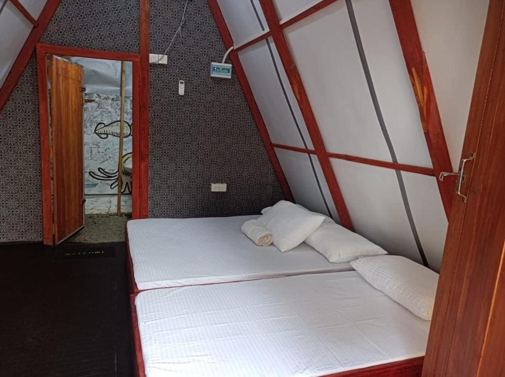 Deluxe Double or Twin Room with Sea View room - Image 3