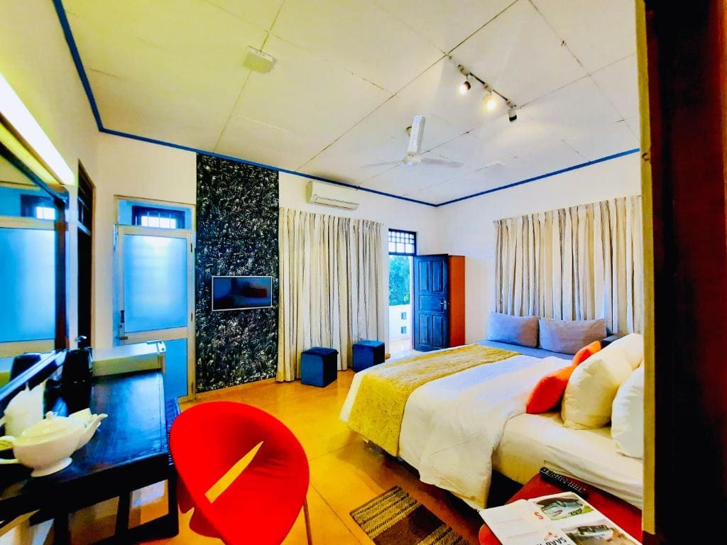 Super Deluxe Room with Balcony room - Image 1
