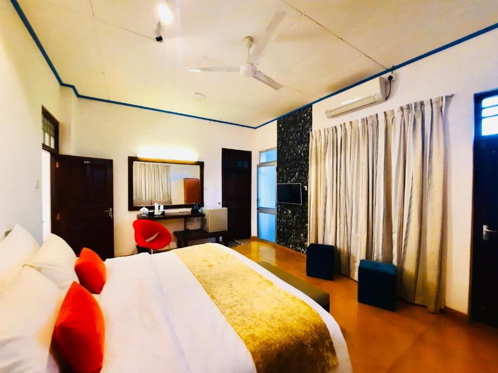 Super Deluxe Room with Balcony room - Image 3
