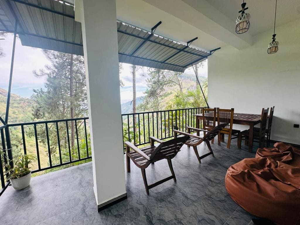 Family Room with Mountain View room - Image 2