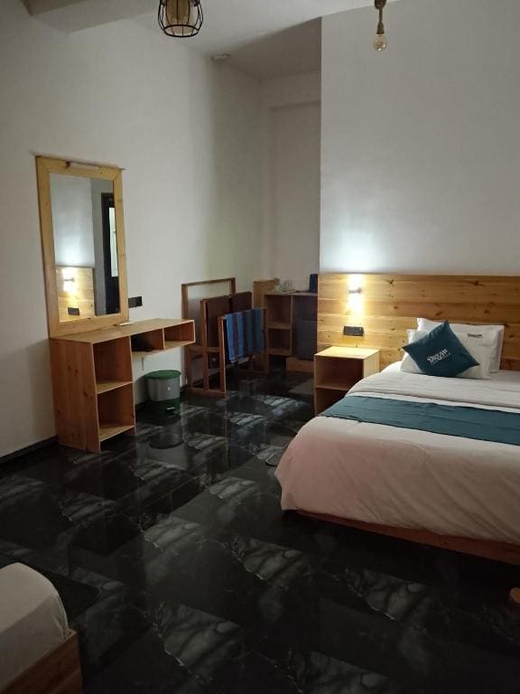Family Room with Mountain View room - Image 1