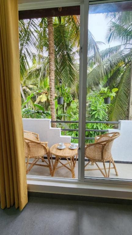 Deluxe Double Room with Balcony room - Image 2