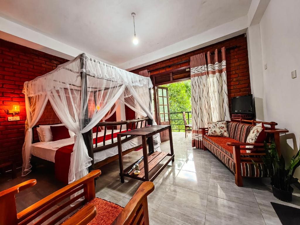 Deluxe Double Room with Balcony room - Image 2