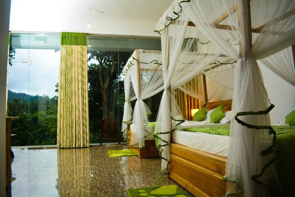 Deluxe Family Room room - Image 1