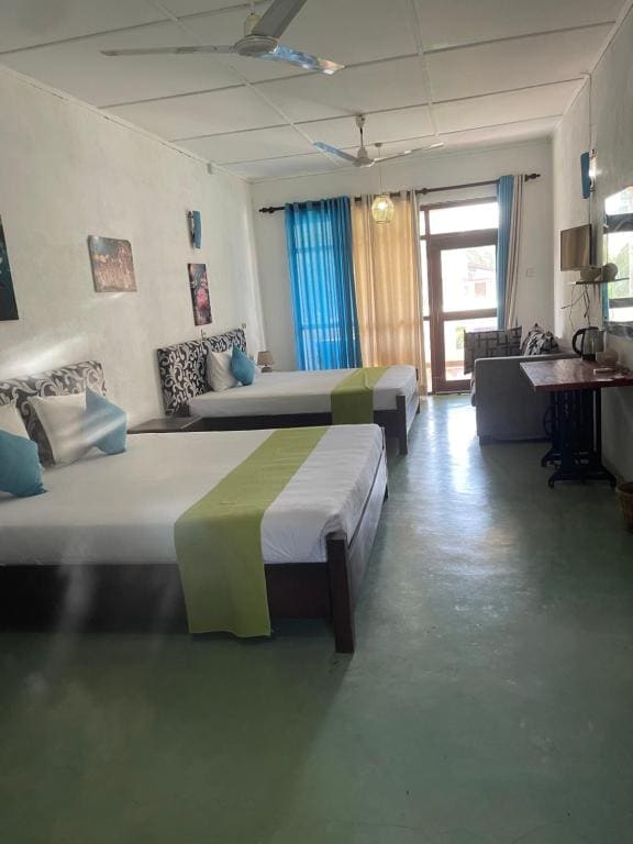 Apartment with Pool View room - Image 1