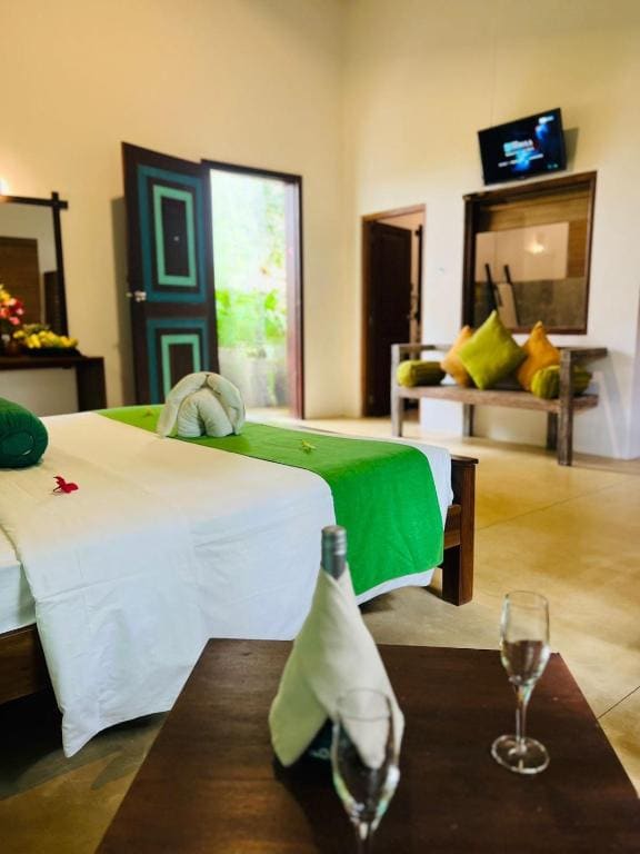 Deluxe Double Room with Garden View room - Image 2