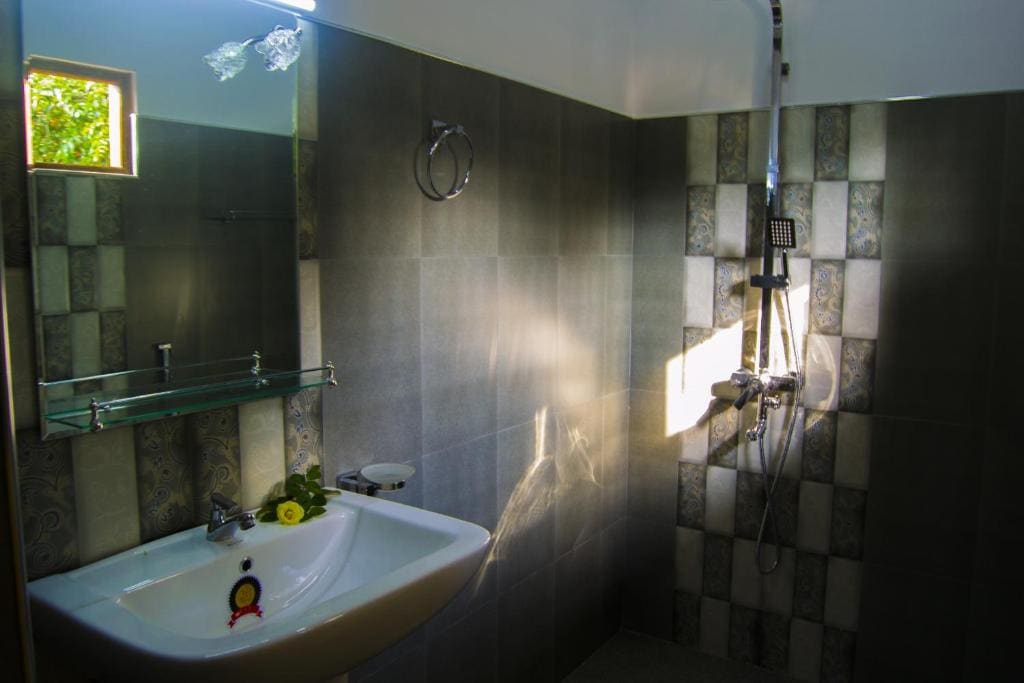Deluxe Double Room with Balcony room - Image 2