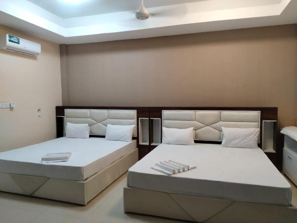 Deluxe Family Room room - Image 3