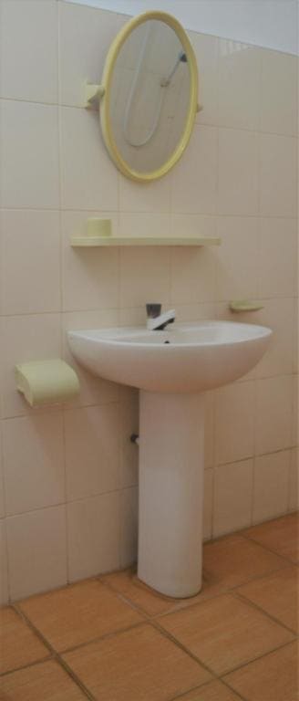 Single Room with Private Bathroom room - Image 2