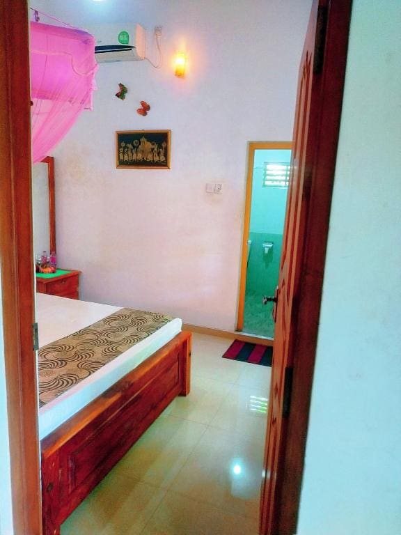 Deluxe Bungalow room - Image 3