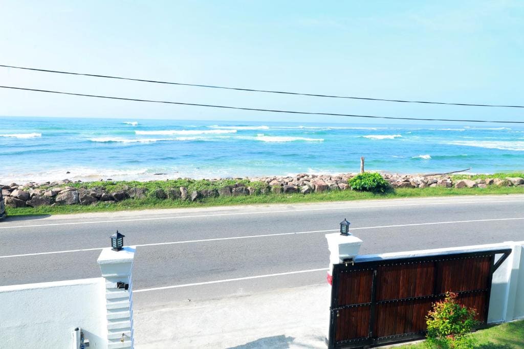 Deluxe Double Room with Balcony and Sea View room - Image 3