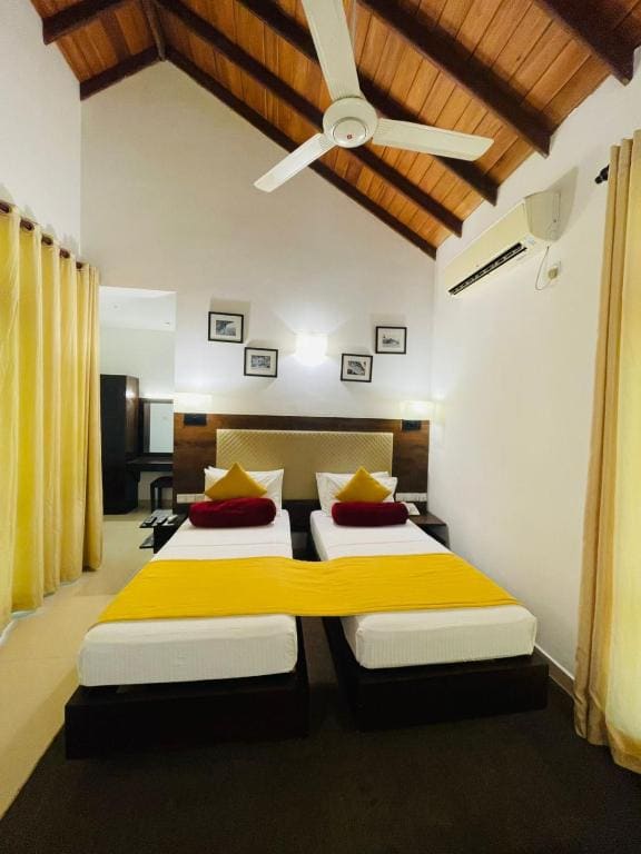 Deluxe Twin Room room - Image 2
