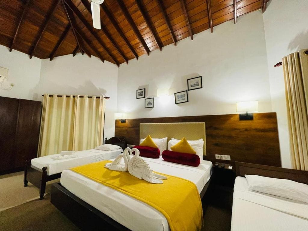 Family Room with Balcony room - Image 3