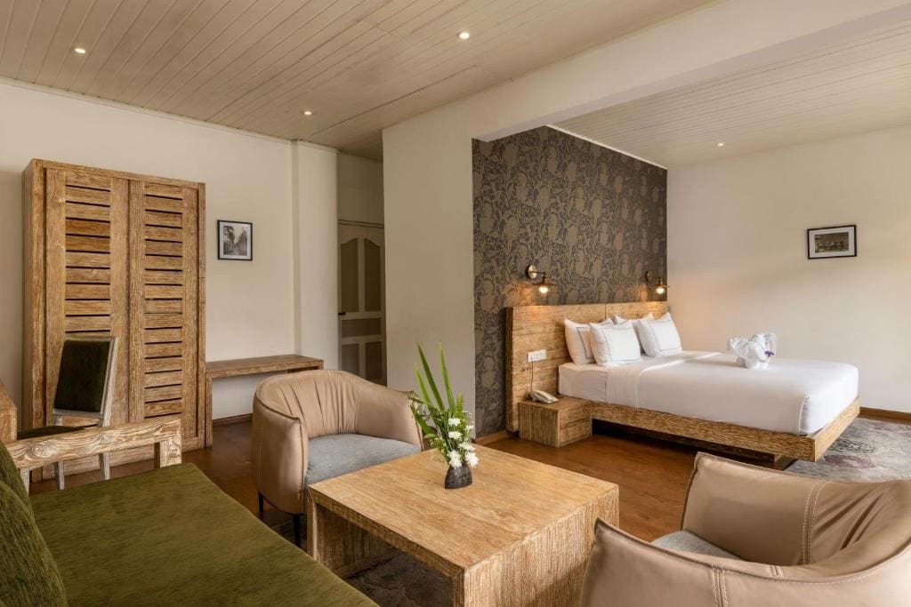 Deluxe Family Room room - Image 2
