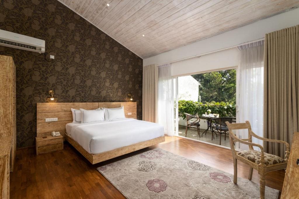 Deluxe Double Room with Balcony room - Image 2