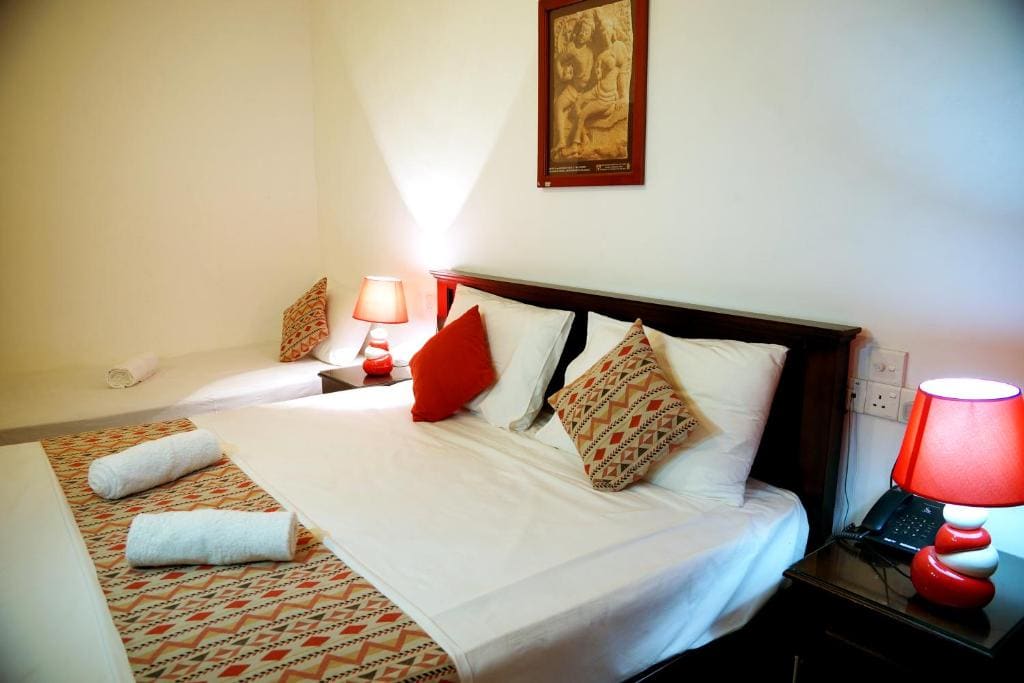 Superior Triple Room room - Image 3